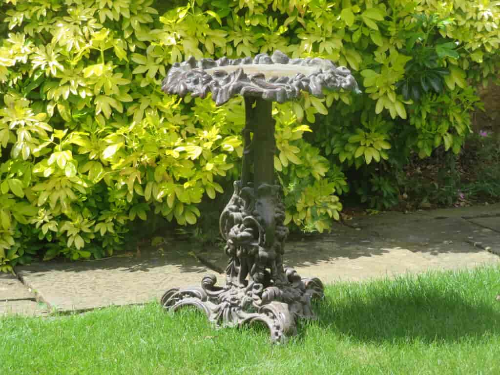 antique-iron-side-table