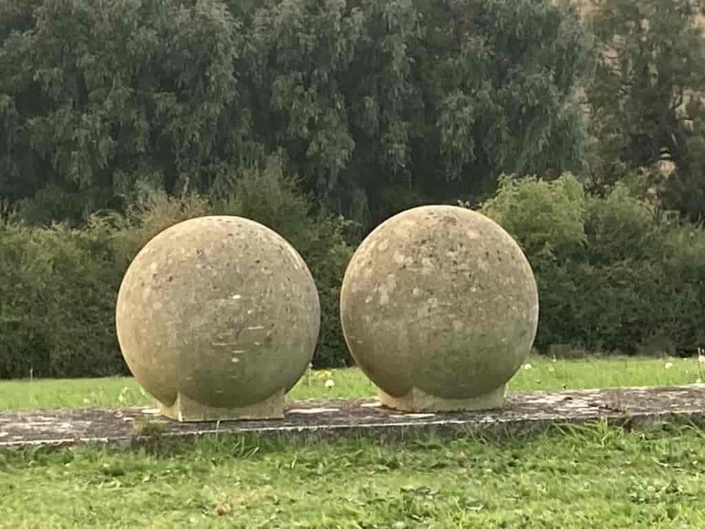 antique-stone-ball-finials