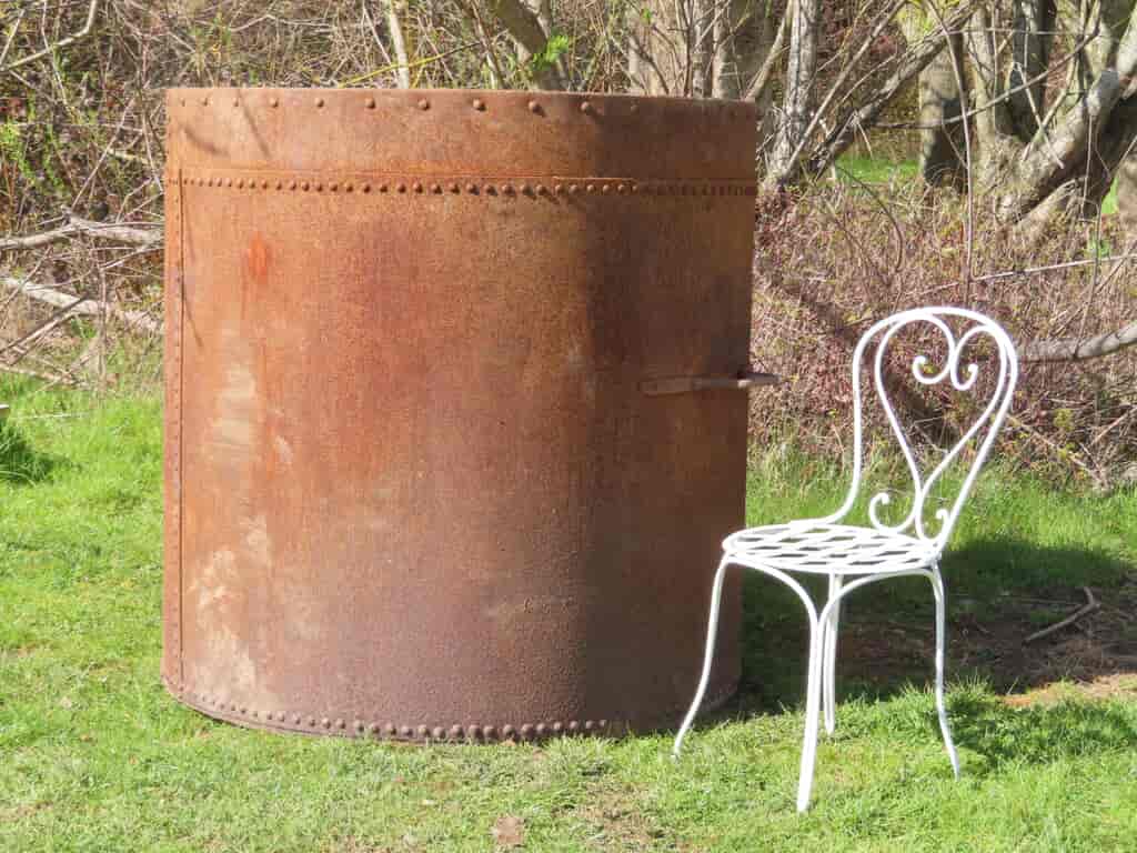 vintage-cast-iron-trough