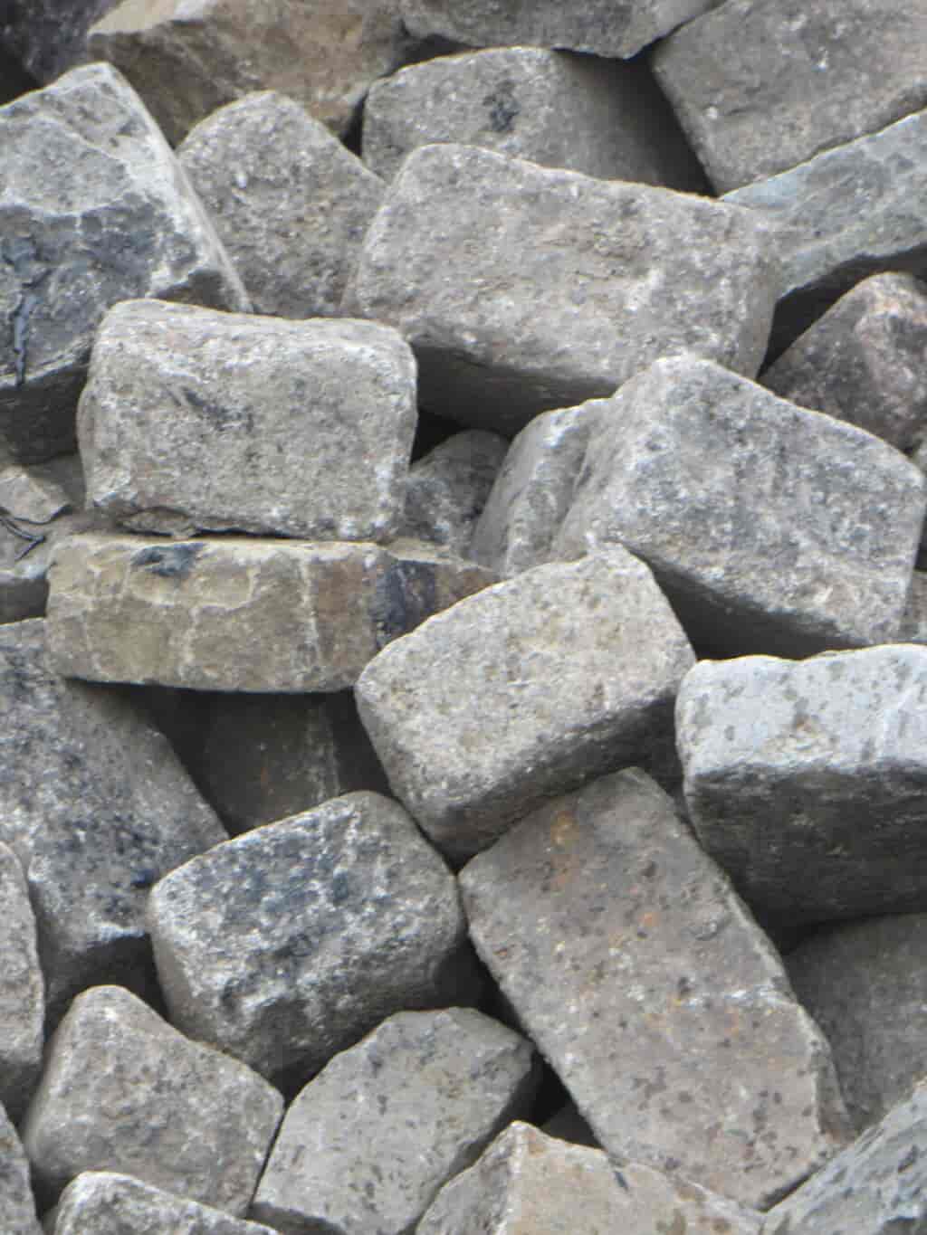 reclaimed-granite-cobbles