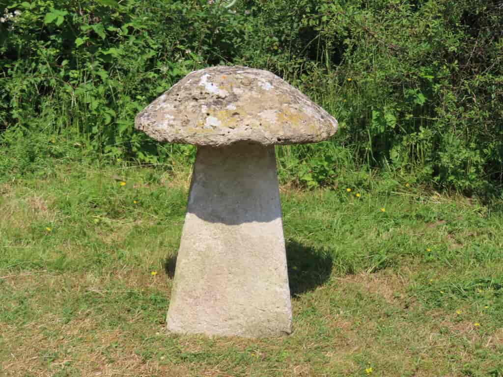 old-cotswold-staddle-stone