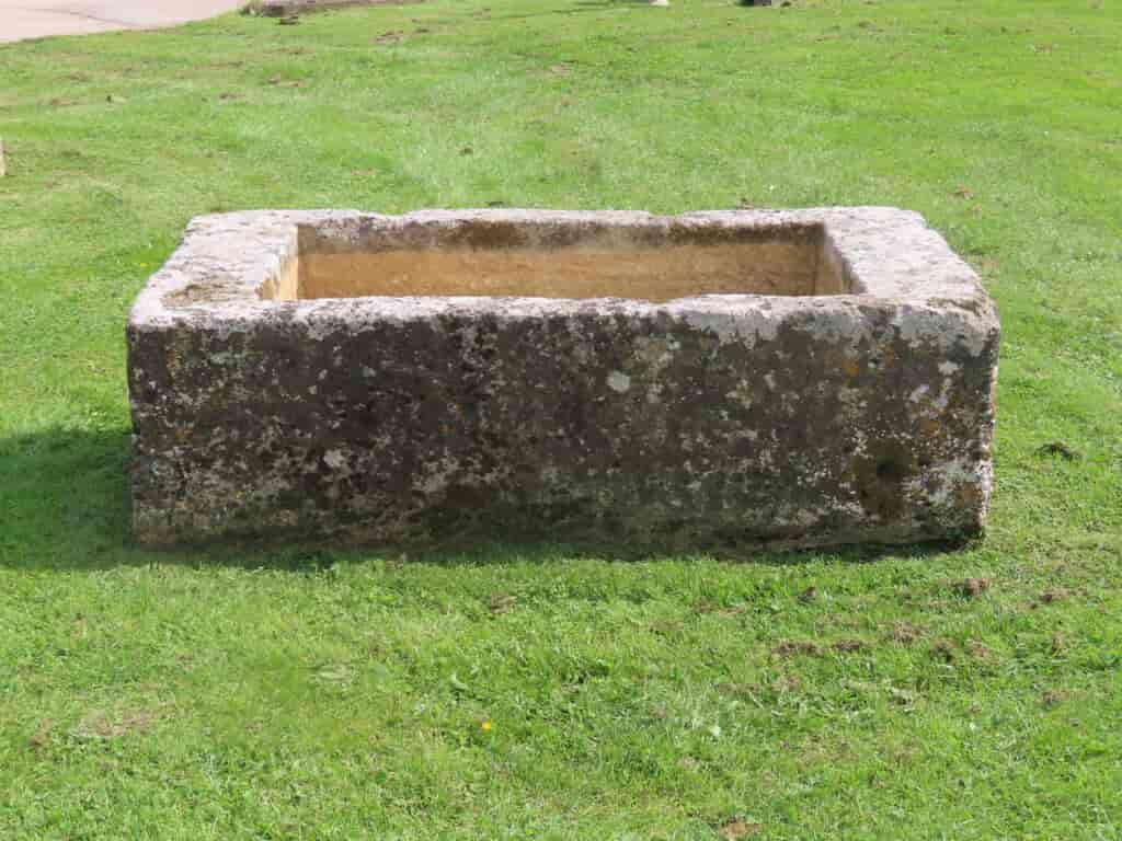 antique-limestone-garden-antique-trough