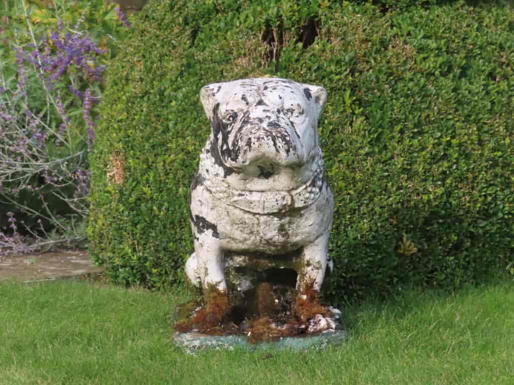 vintage-garden-statue-dog