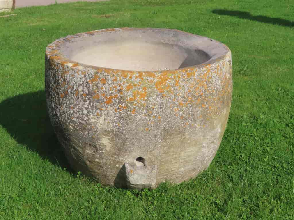 stone-trough-garden-antique