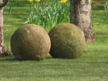 stone-balls-garden-antique