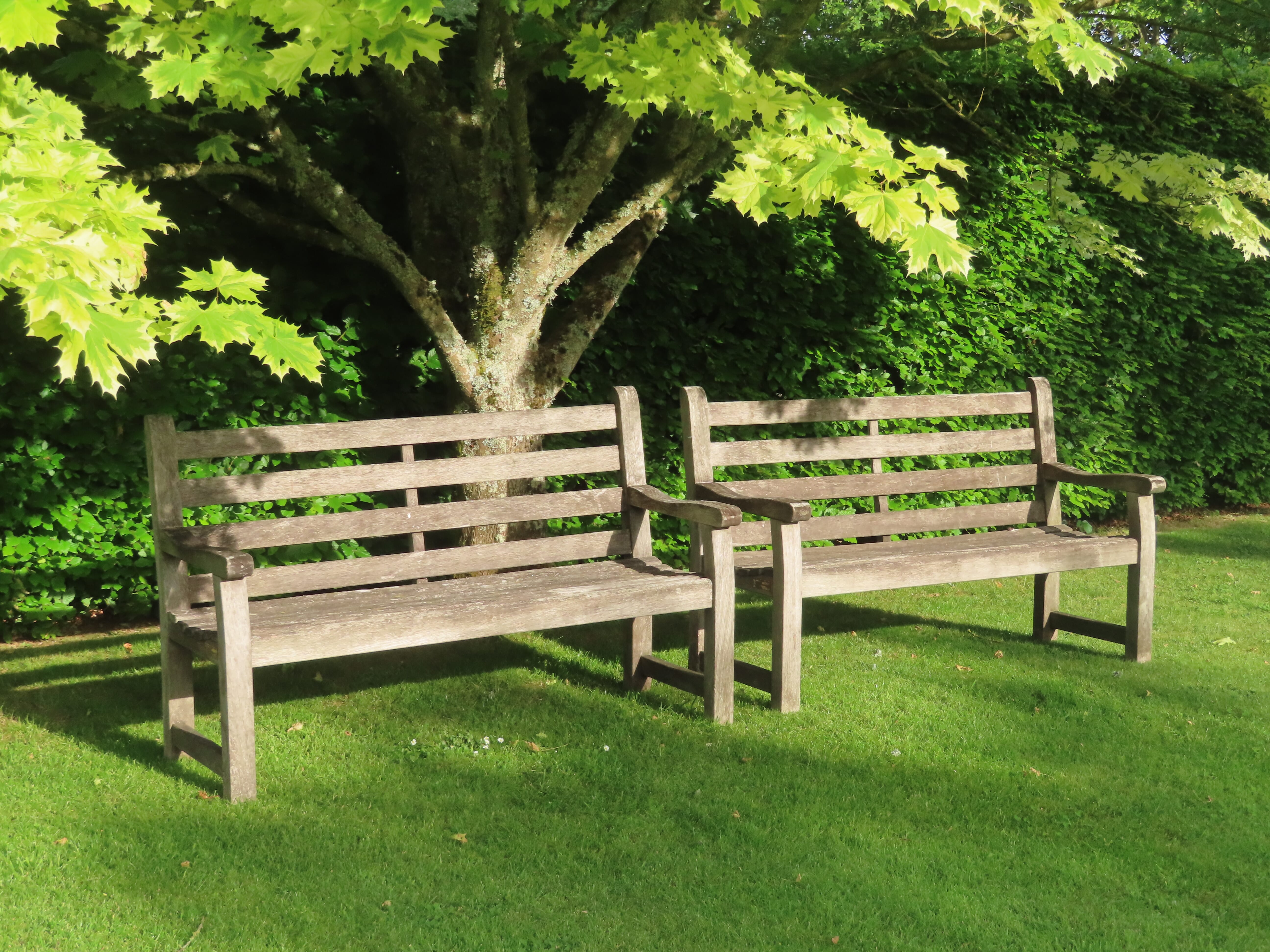 wooden-garden-benches